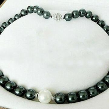 CRNI I BIJELI BISER BISERNA OGRLICA