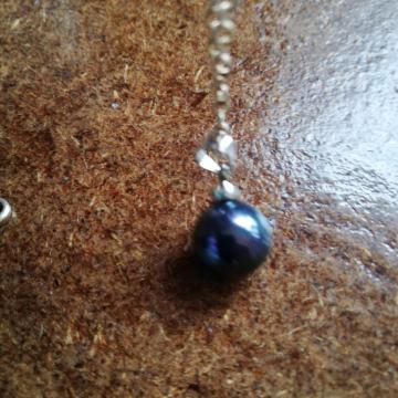 Crni biser na lančiću
