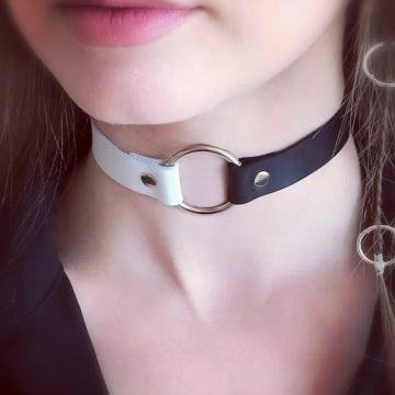Crno-bijeli O-choker