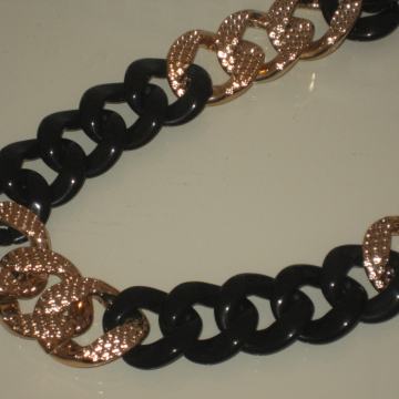 CRNO - ZLATNA OGRLICA  - NOVO