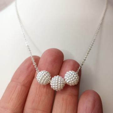 Decentna ogrlica s tri perle