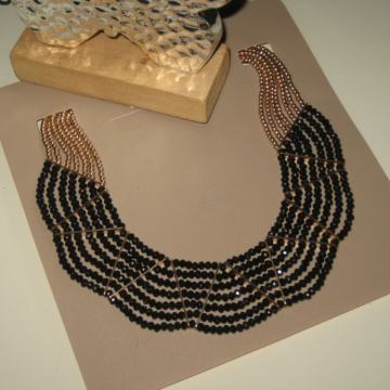 NOVA OGRLICA S ETIKETOM