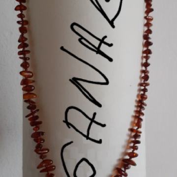 Duga jantarna ogrlica