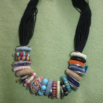 ELEGANTNA ŽENSKA OGRLICA