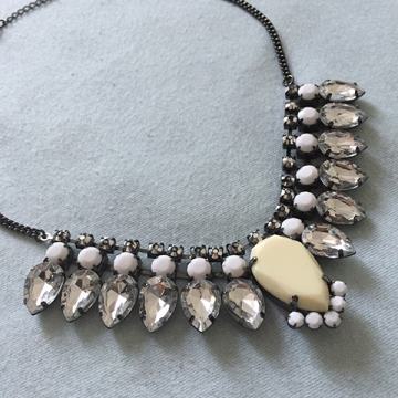 H&M odlična ogrlica