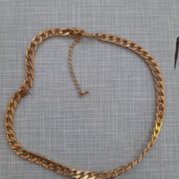 imitacija zlatne ogrlice