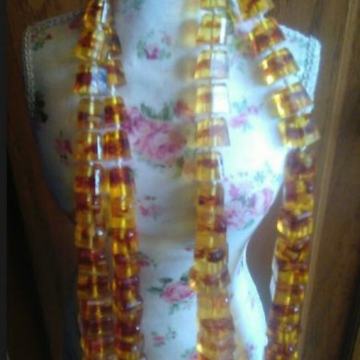 Jantarne ogrlice po  kom