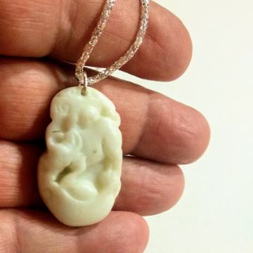 Kineski horoskop - privjesak od ŽADA - BIVOL + posrebreni LANČIĆ