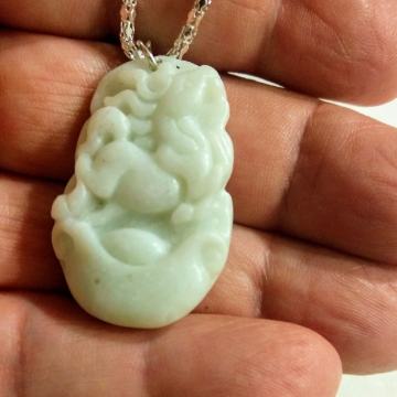 Kineski horoskop - 
privjesak od ŽADA - KONJ
 + posrebreni LANČIĆ