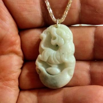 Kineski horoskop - 
privjesak od ŽADA - TIGAR
 + posrebreni LANČIĆ