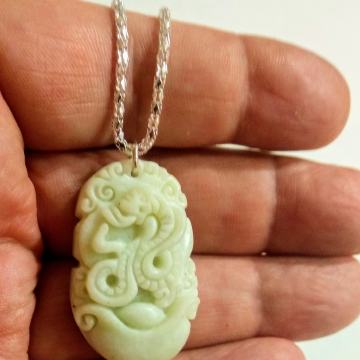 Kineski horoskop - 
privjesak od ŽADA - ZMIJA
 + posrebreni LANČIĆ