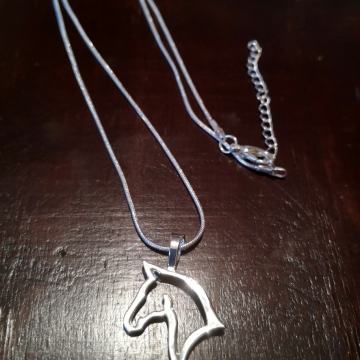 Ogrlica s glavom konja