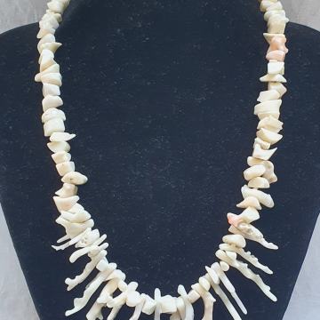 Koraljna ogrlica Angel Skin bijela vintage 1960/80