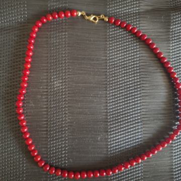 Koraljna ogrlica koralji detaljno obrađeni