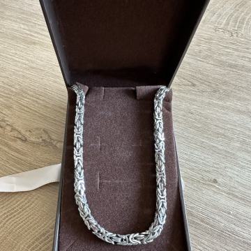 Kraljevski vez,srebrna ogrlica i narukvica iste debljine