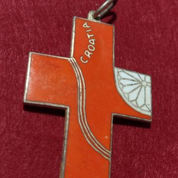 Križ Croatia - dizajnerski rad umjetnice iz Zadra - srebro i emajl -