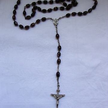 KRUNICA VINTAGE UKRAŠENA STAKLENIM PERLAMA MURANO VIŠEBOJNO STAKLO