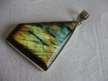 POVOLJNO! Prekrasan labradorit