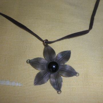 LAGANA ŽENSKA OGRLICA - METALNI PRIVJESAK