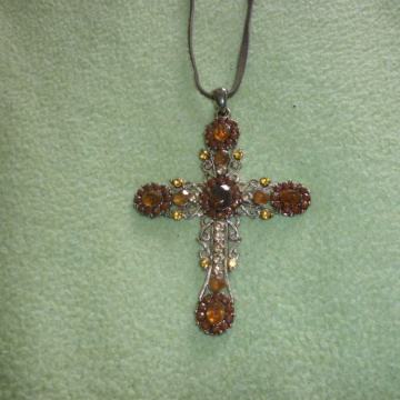 LAGANA ŽENSKA OGRLICA - PRIVJESAK KRIŽ