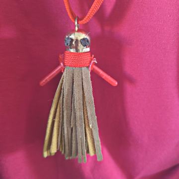 Lanac na crvenoj vezici od platna - privjesak hobotnica - ručni rad