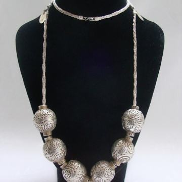 LANAC SREBRO ETNO TRADICIJSKI UKRAŠEN TOKAMA