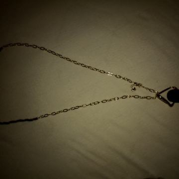 Lanci sa velikim kamenom