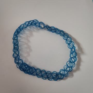 Lančić-choker plave boje