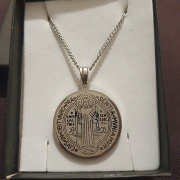Lančić kir. čelik kubanski vez 3 mm i sveti Benedikt promjera  3 cm