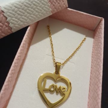 Lančić kirurški čelik u obliku srca s natpisom Love, pozlaćeni