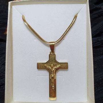 Lančić kirurški čelik pozlaćen i privjesak križ kir. čelik pozlaćen