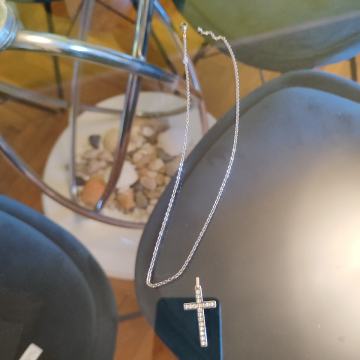 lančić s križićem