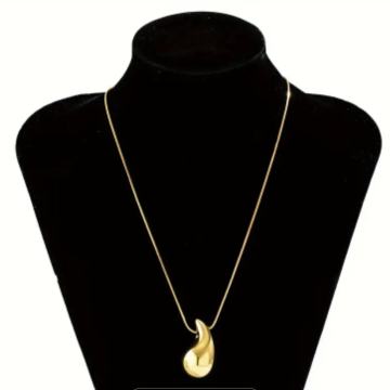 LANČIĆ OGRLICA S PRIVJESKOM - NOVO