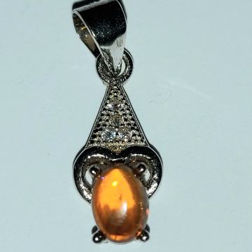 PRIVJESAK SREBRO 925, KAMEN, peridot,  citrin...topaz.  NOVO