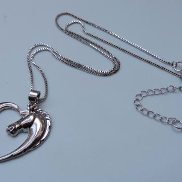 Lančić s privjeskom konja