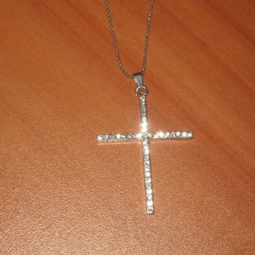 LANČIĆ S PRIVJESKOM KRIŽA