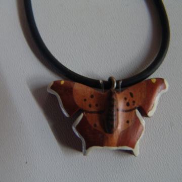 **KOŽNI LANČIĆ S PRIVJESKOM LEPTIRA **