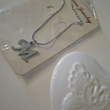 LANČIĆ S PRIVJESKOM SLOVO  "M" - NOVO