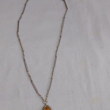 LANČIĆ sa PRIVJESKOM. Staro. Elipsa-narančasta sa epoks smolom. Mob