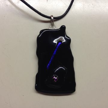 lančić sa staklenim privjeskom