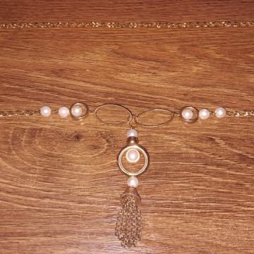 Lijepa žuta ogrlica sa bijelim ukrasnim perlicama - BIŽUTERIJA