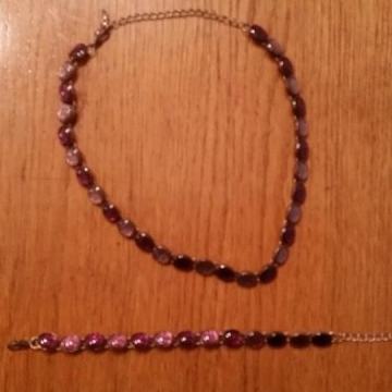 Ljubičasta ogrlica i narukvica