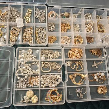 LOT RAZNOG NAKITA 20 kom za 25,00 eur