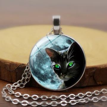 Mačka i puni mjesec - privjesak na srebrnom lančiću