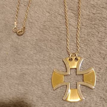 Malteški križ - kraljevski vez