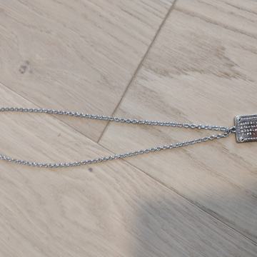 Marc by Marc Jacobs srebrni lančić s privjeskom