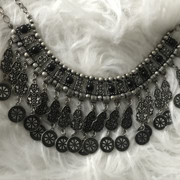 Metalna etno ogrlica