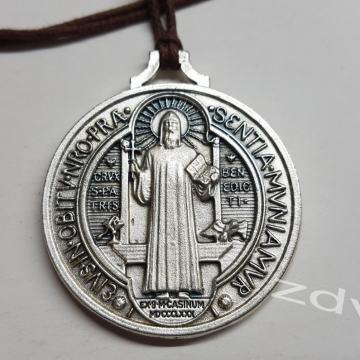 Metalni medaljon sv. Benedikta (kopija originala)