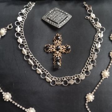 Nakit,ogrlice,bros...