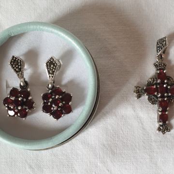 Naušnice + privjesak križ